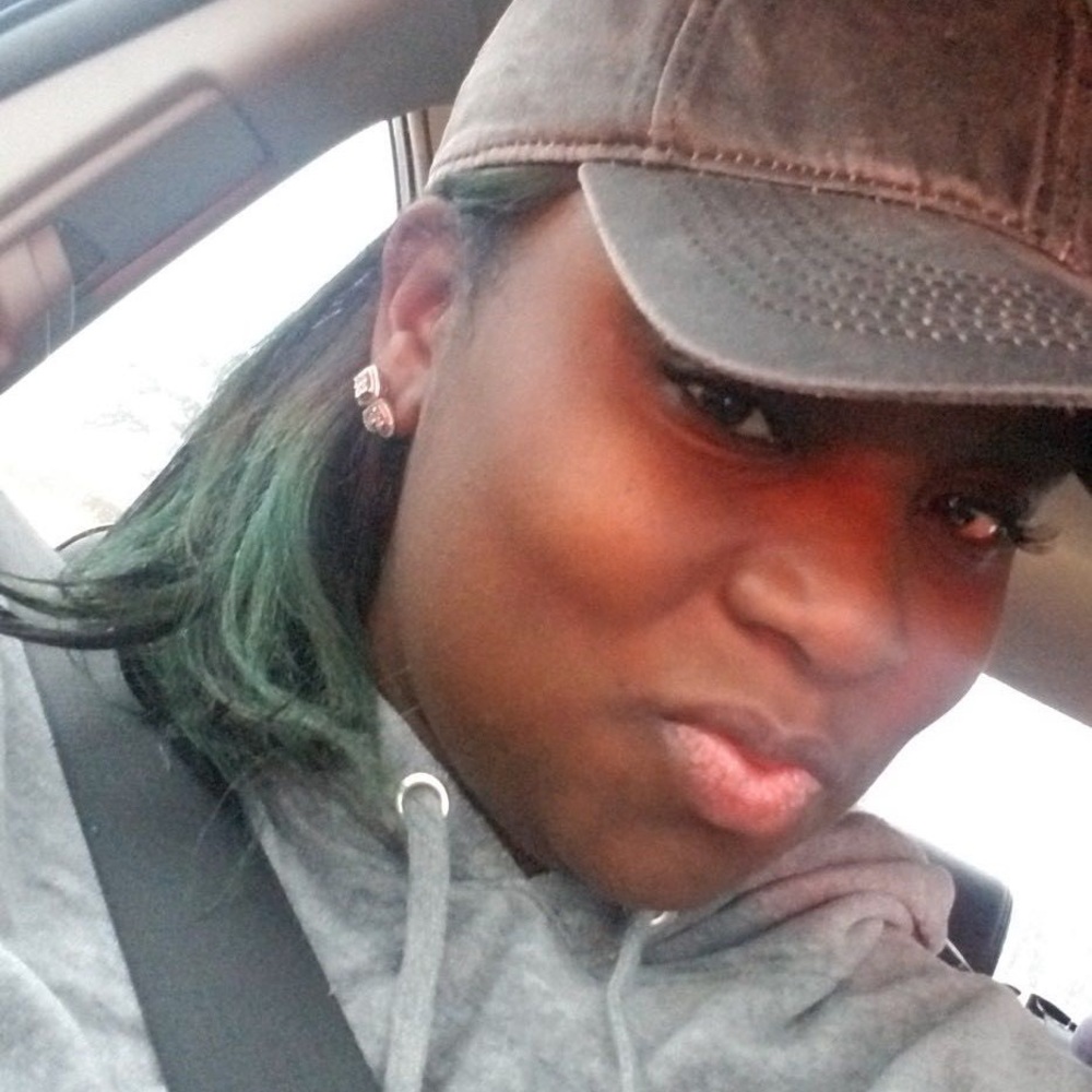 Meet your Posher, Larrisa